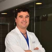Dr. Roberto Prado, Cirujano